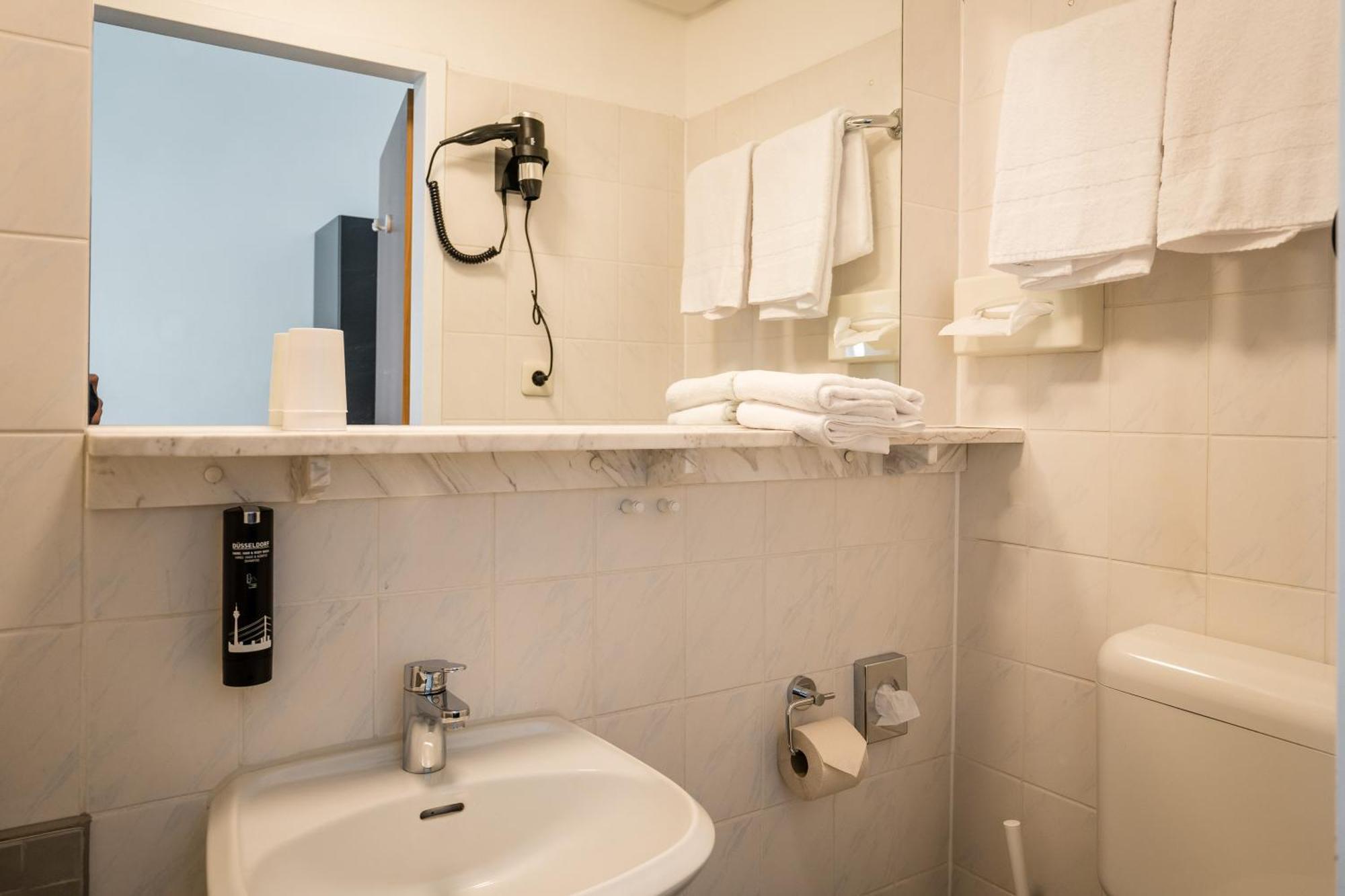 Antares Apartments Dusseldorf Bagian luar foto